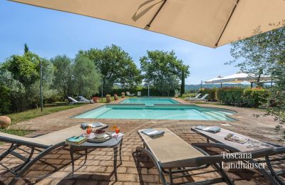 Landhaus kaufen Asciano, Toskana:  RIF 2992 Blick auf Pool 