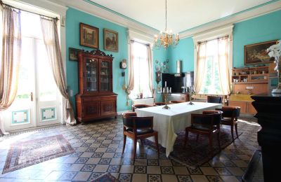 Schloss kaufen Fays, Wallonien, Küche mit Zugang zum Außenbereich