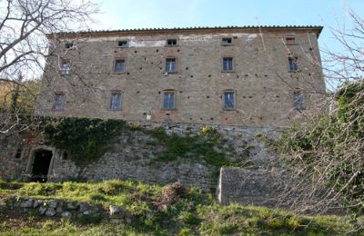 Schloss kaufen San Leo Bastia, Palazzo Vaiano, Umbrien:  Rückansicht