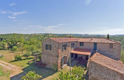 Bauernhaus kaufen Asciano, Toskana:  RIF 2982 Blick auf Rustico und Innenhof