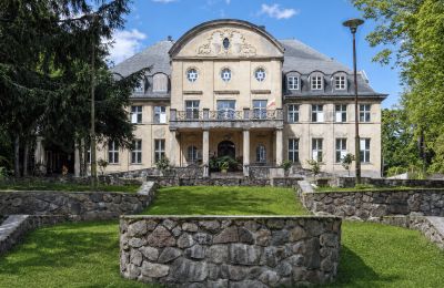 Historische Anwesen, Neobarockes Schloss in Pommern mit Park
