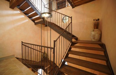 Landhaus kaufen Lerchi, Umbrien:  Treppe