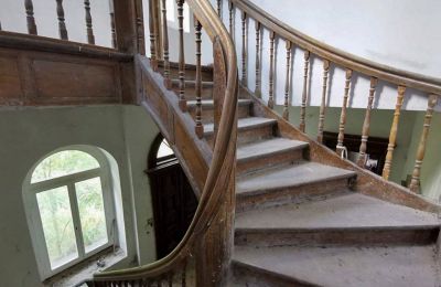 Herrenhaus/Gutshaus kaufen Lubiatów, Dwór w Lubiatowie, Lodz, Treppenhaus