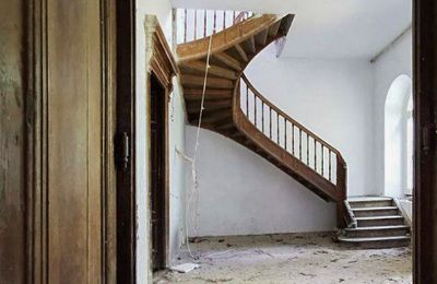 Herrenhaus/Gutshaus kaufen Lubiatów, Dwór w Lubiatowie, Lodz, Treppe