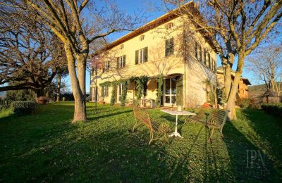 Charakterimmobilien, Historische Villa in Umbrien über dem Tal des Tiber