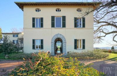 Charakterimmobilien, Historische Villa in Umbrien über dem Tal des Tiber