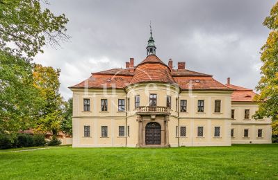 Schloss kaufen Mirošov, Zámek Mirošov, Plzeňský kraj, Rückseite