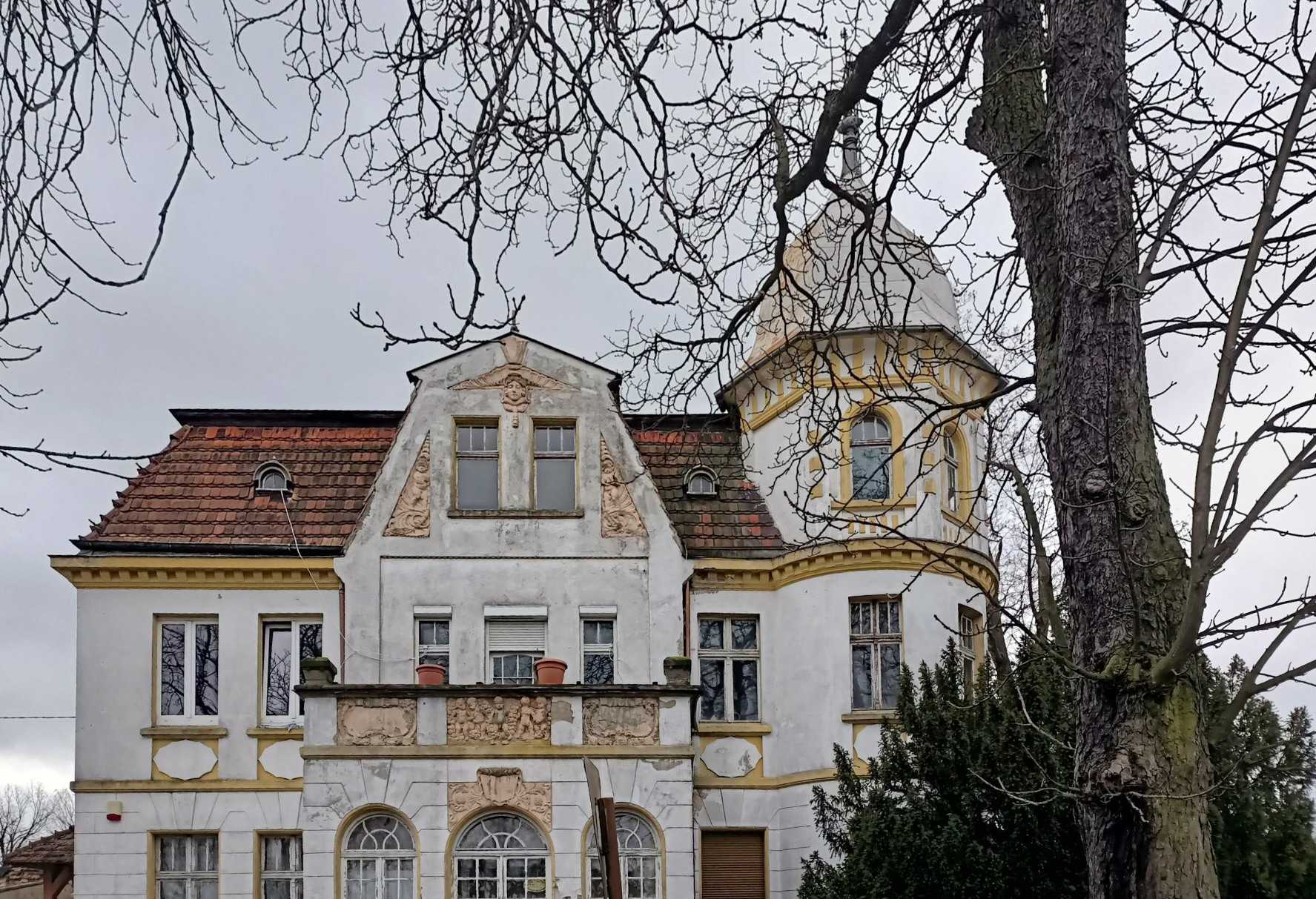 Historische Villa kaufen Tuplice, Lebus:  Vorderansicht