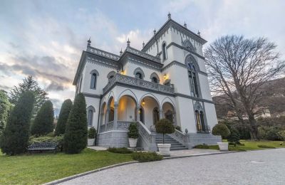 Historische Villa kaufen 28040 Lesa, Piemont, Außenansicht