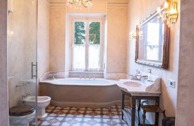 Historische Villa kaufen Cannobio, Piemont:  Badezimmer