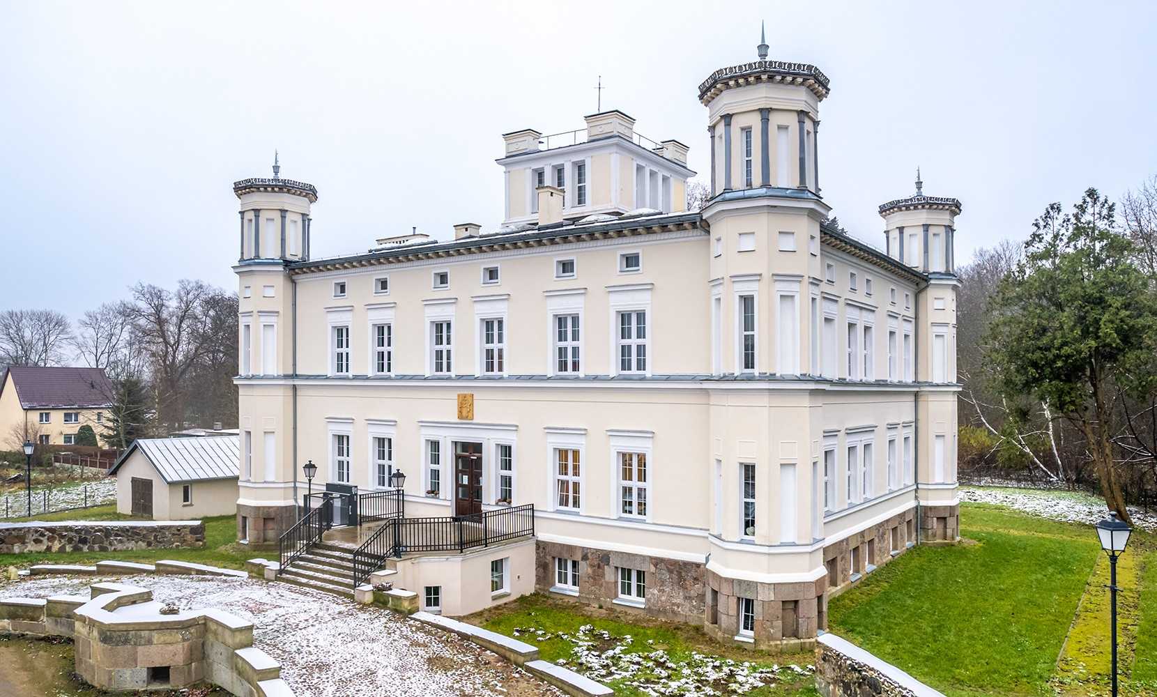 Schlosswohnung kaufen Lubiechowo, Westpommern:  Außenansicht
