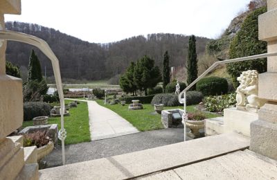 Historische Villa kaufen 72574 Bad Urach, Baden-Württemberg:  Blick in den Garten