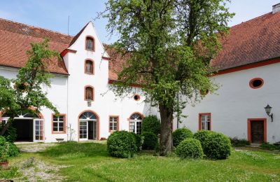 Schloss kaufen 91792 Ellingen, An der Vogtei 2, Bayern:  Innenhof