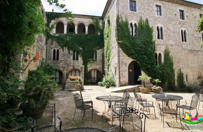 Burg kaufen Abruzzen, Innenhof
