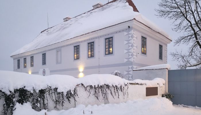Hochwertig saniertes Schloss mit Wärmepumpe bei Budweis