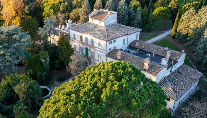 Palazzo mit Park in Marsciano