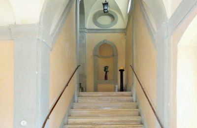 Schloss kaufen 06055 Marsciano, Umbrien:  Treppe