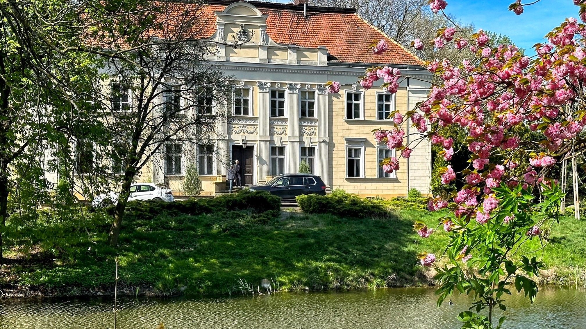 Fotos Historisches Herrenhaus in Insellage bei Poznan