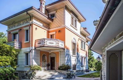 Charakterimmobilien, Privates Luxusdomizil: Villa in den Hügeln von Stresa