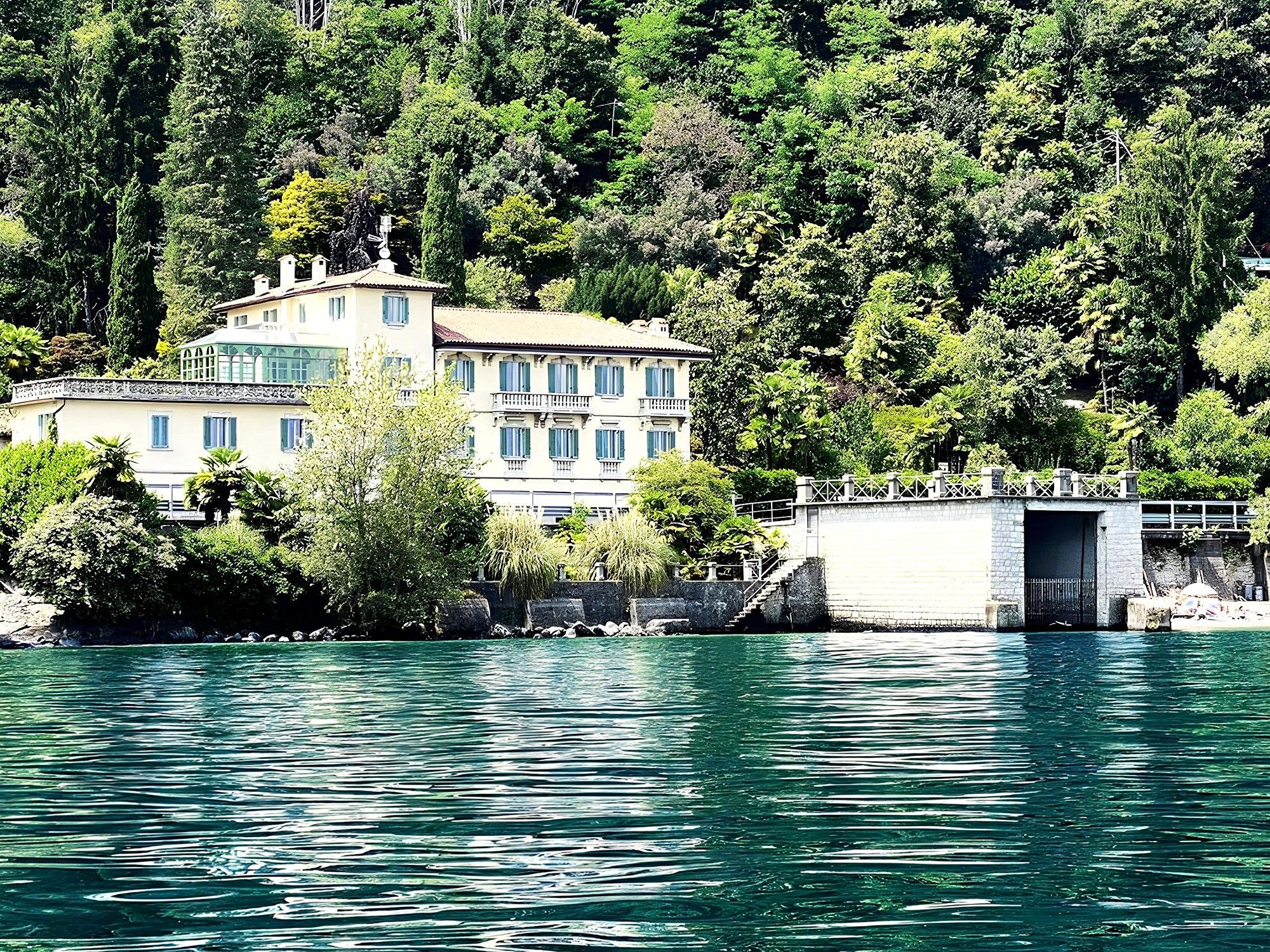 Fotos Villa mit Privatstrand und Bootsanleger