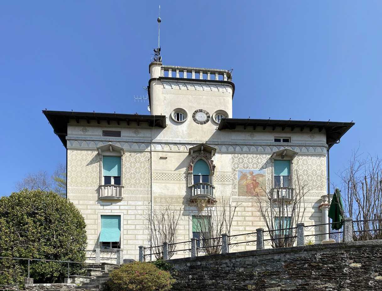 Fotos Kleines Schloss in Verbania mit Seepanorama