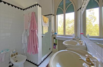 Historische Villa kaufen Verbania, Piemont:  Badezimmer