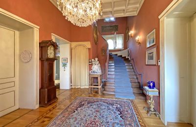 Historische Villa kaufen Verbania, Piemont:  Eingangshalle