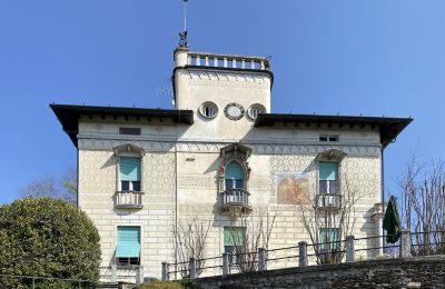 Charakterimmobilien, Kleines Schloss in Verbania mit Seepanorama