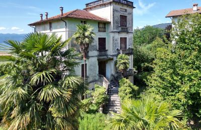 Charakterimmobilien, Jugendstilvilla in Verbania Antoliva mit Seeblick und Garten