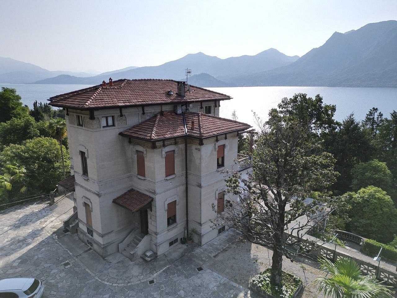 Fotos Historische Villla am Ufer des Lago Maggiore in Ghiffa