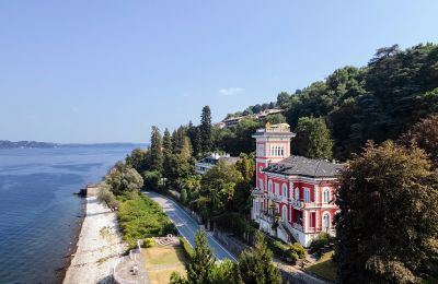 Charakterimmobilien, Villen-Apartment in Stresa mit privatem Strand