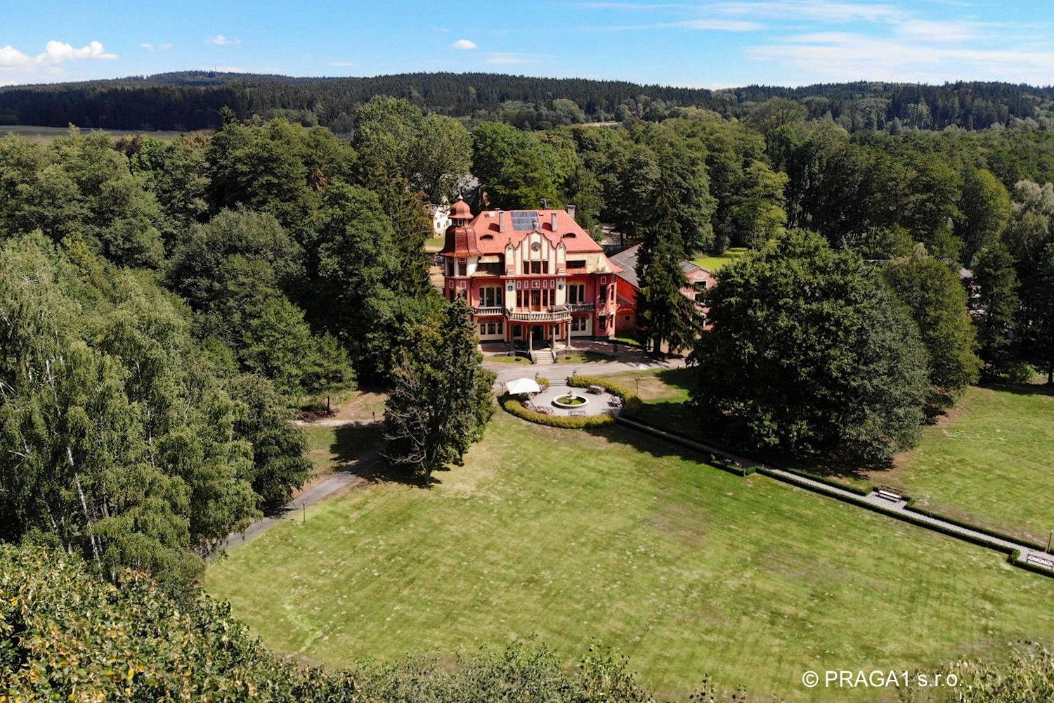 Fotos Kleines Jugendstil-Schloss in Südböhmen mit 8 Hektar Land