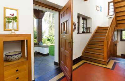 Historische Villa kaufen 55758 Sulzbach, Kirchstraße 12, Rheinland-Pfalz:  Haupteingang mit Flur und Treppe zum OG