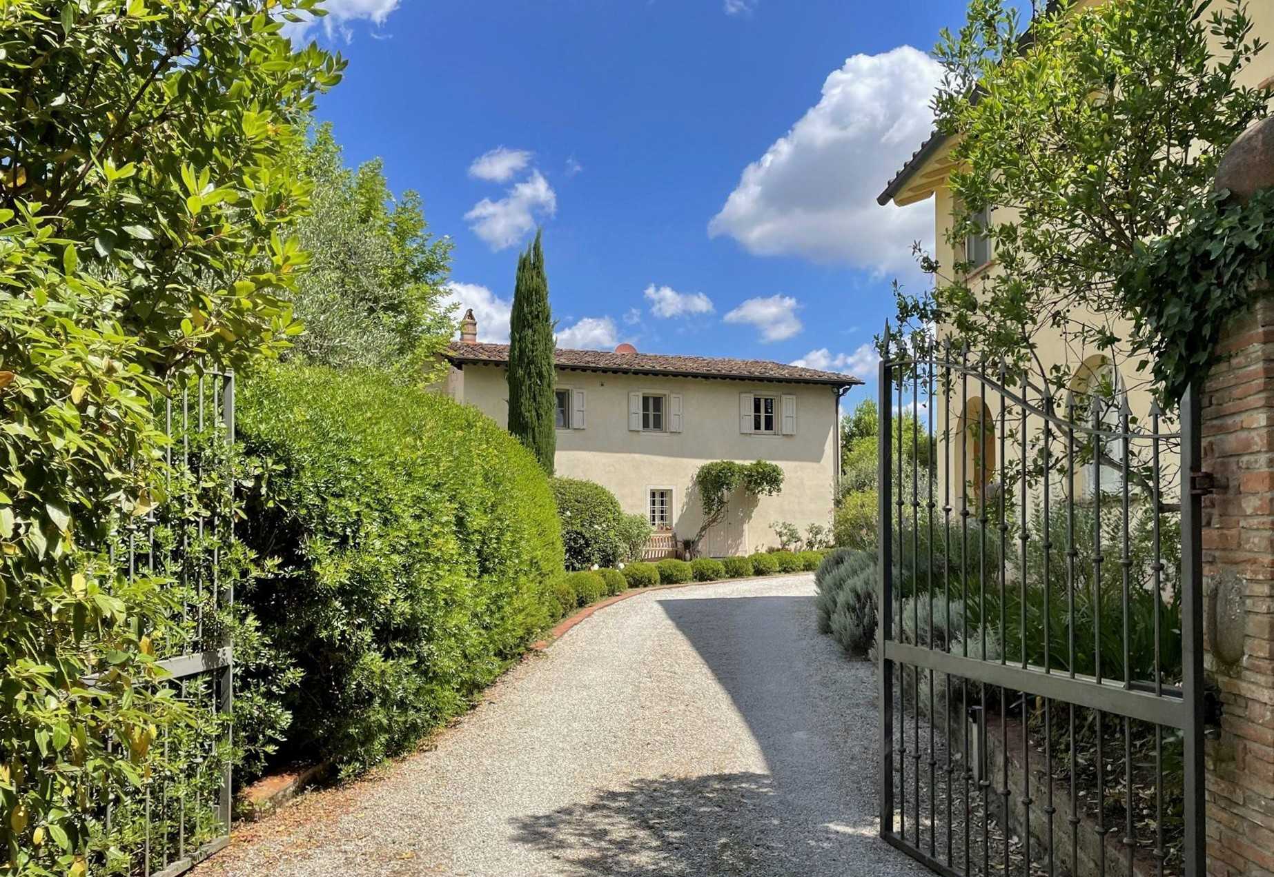 Fotos Gepflegte Villa mit Nebengebäuden und 7 Hektar Land zwischen Pisa und Florenz