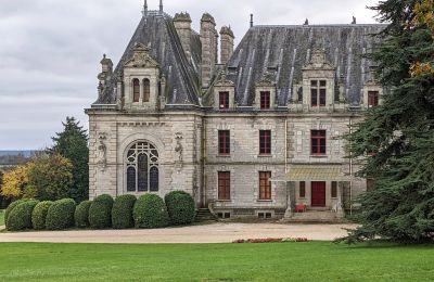 Historische Immobilien, Château in der Bretagne mit 24 Hektar Land
