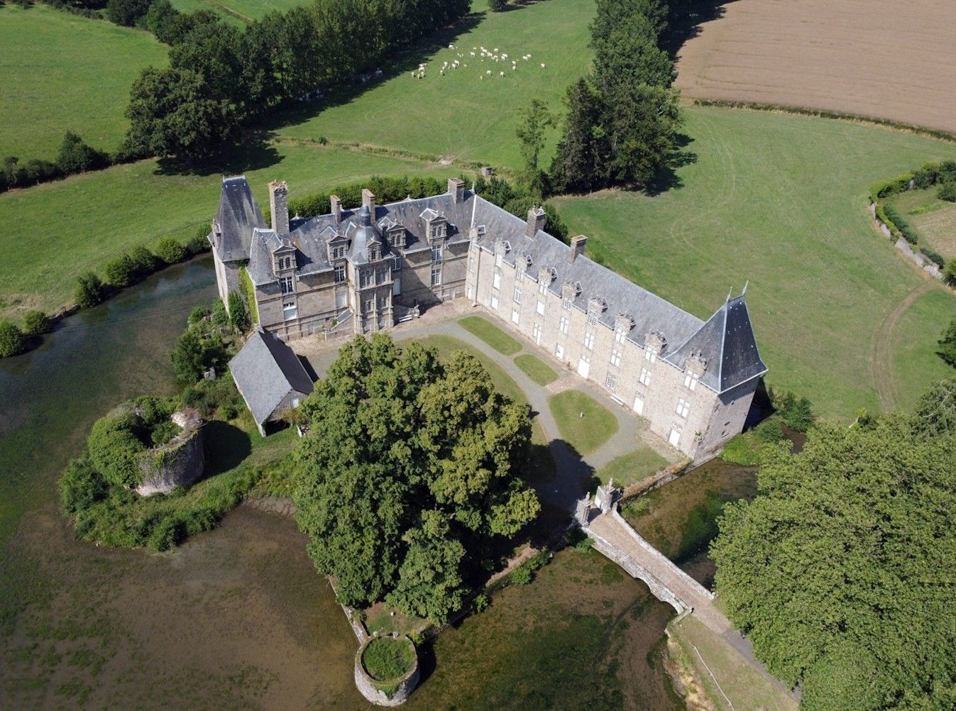 Fotos Wasserschloss an der Loire - 239 Hektar Land