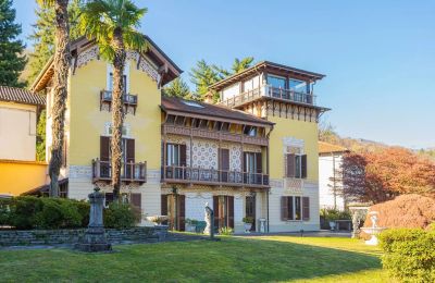 Charakterimmobilien, Jugendstilvilla vor den Inseln in Stresa Carciano