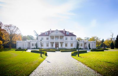 Herrenhaus/Gutshaus kaufen Zborów, Kownackiej 33, Großpolen:  Vorderansicht