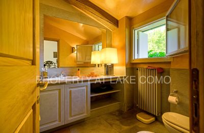Historische Villa kaufen Griante, Lombardei:  Bathroom