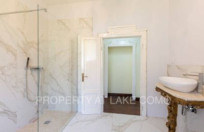 Historische Villa kaufen Dizzasco, Lombardei:  Badezimmer