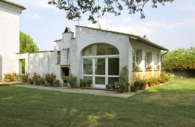Historische Villa kaufen Cascina, Toskana:  Nebengebäude
