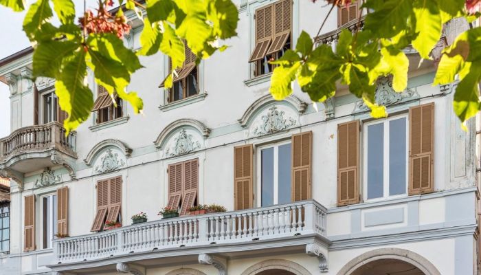 Apartment in historischem Gebäude kaufen 28040 Lesa, Piemont,  Italien