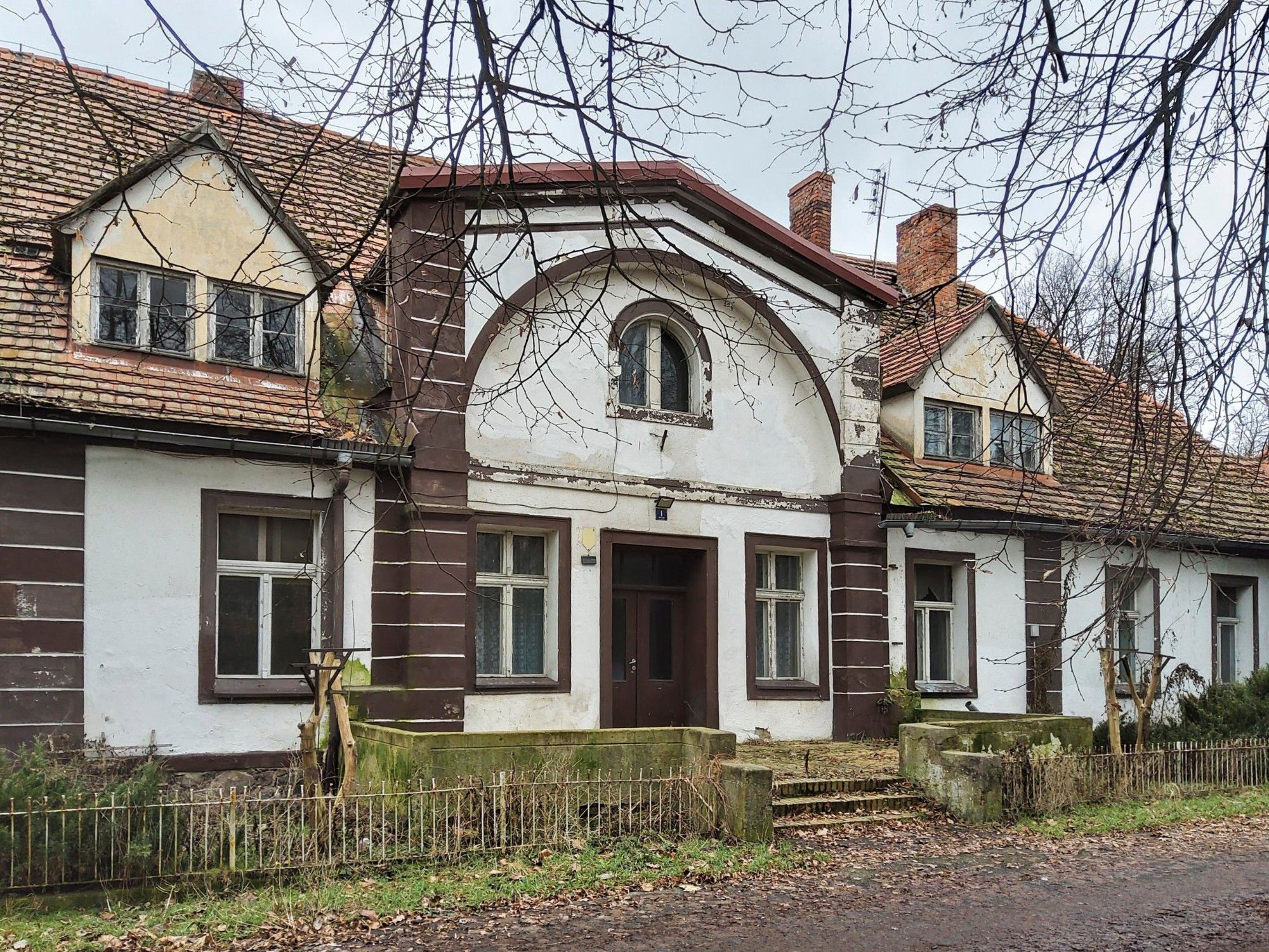 Fotos Gutshof mit Nebengebäuden und Park bei Leszno
