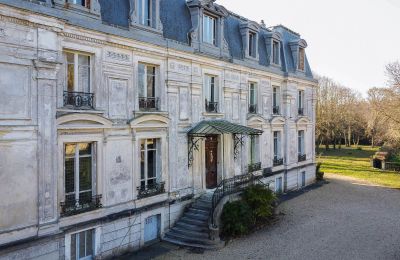 Schloss kaufen Villevaudé, Île-de-France:  Vorderansicht