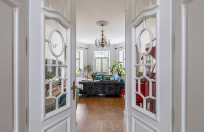 Charakterimmobilien, Luxuriöses Herrenhaus mit Weinberg bei Warschau