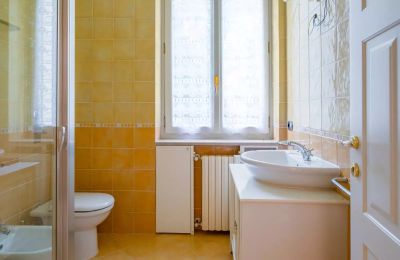 Historische Villa kaufen Belgirate, Piemont:  Badezimmer