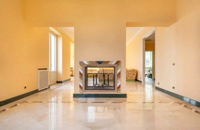 Historische Villa kaufen Belgirate, Piemont:  Wohnzimmer