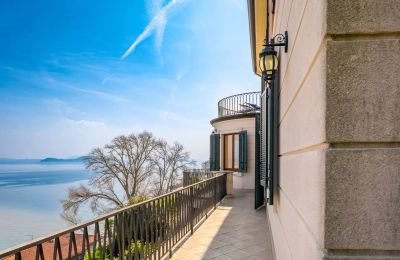 Historische Villa kaufen Belgirate, Piemont:  Terrasse