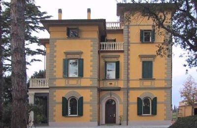 Historische Villa kaufen Terricciola, Toskana:  Seitenansicht