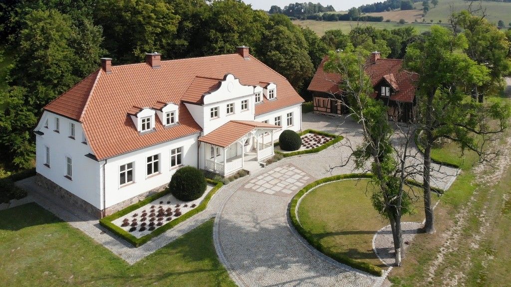 Fotos Erfülle deinen Wohntraum: Teilsaniertes Gutshaus im historischen Ostpreußen